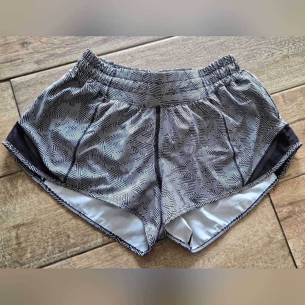 Lululemon Hotty Hot Seawheeze 2020 Entry Black Amd White Shorts Size 4 Regular